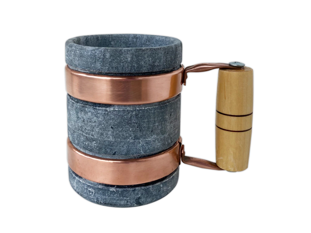Caneca De Pedra Sabão Com Contorno De Cobre e Alça de madeira